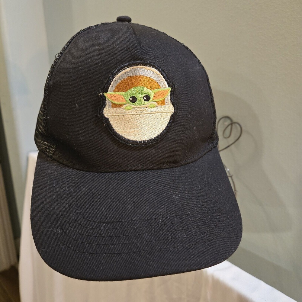 STAR WARS MANDALORIAN BABY YODA ADJUSTABLE SNAPBACK TRUCKER/MESH HAT/CAP, BLACK